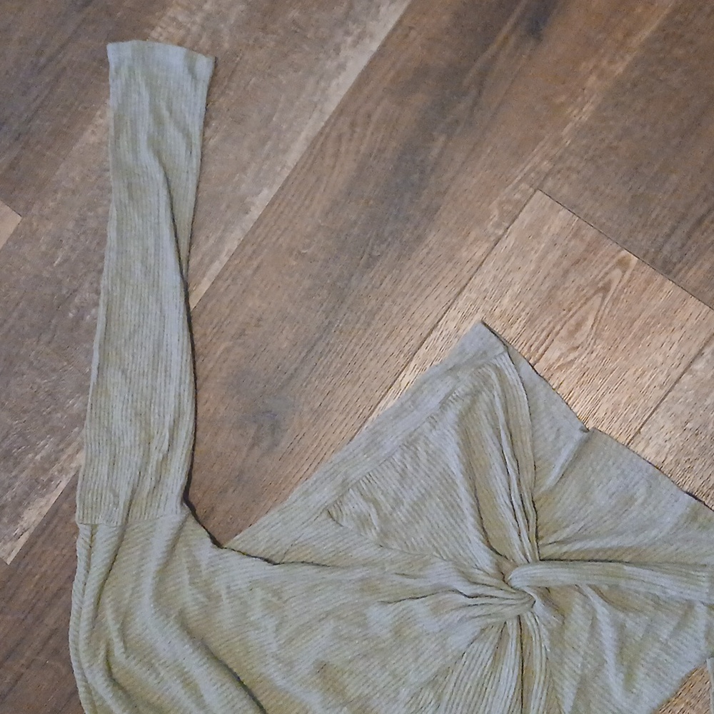 Twisted‎ Cropped Top - Picture 4 of 6